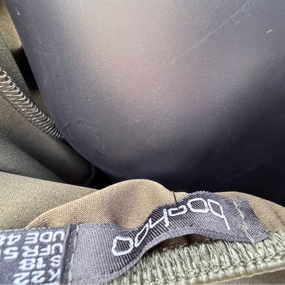 Boohoo Olive Green puff sleeve  Dress - Picture 5 of 6